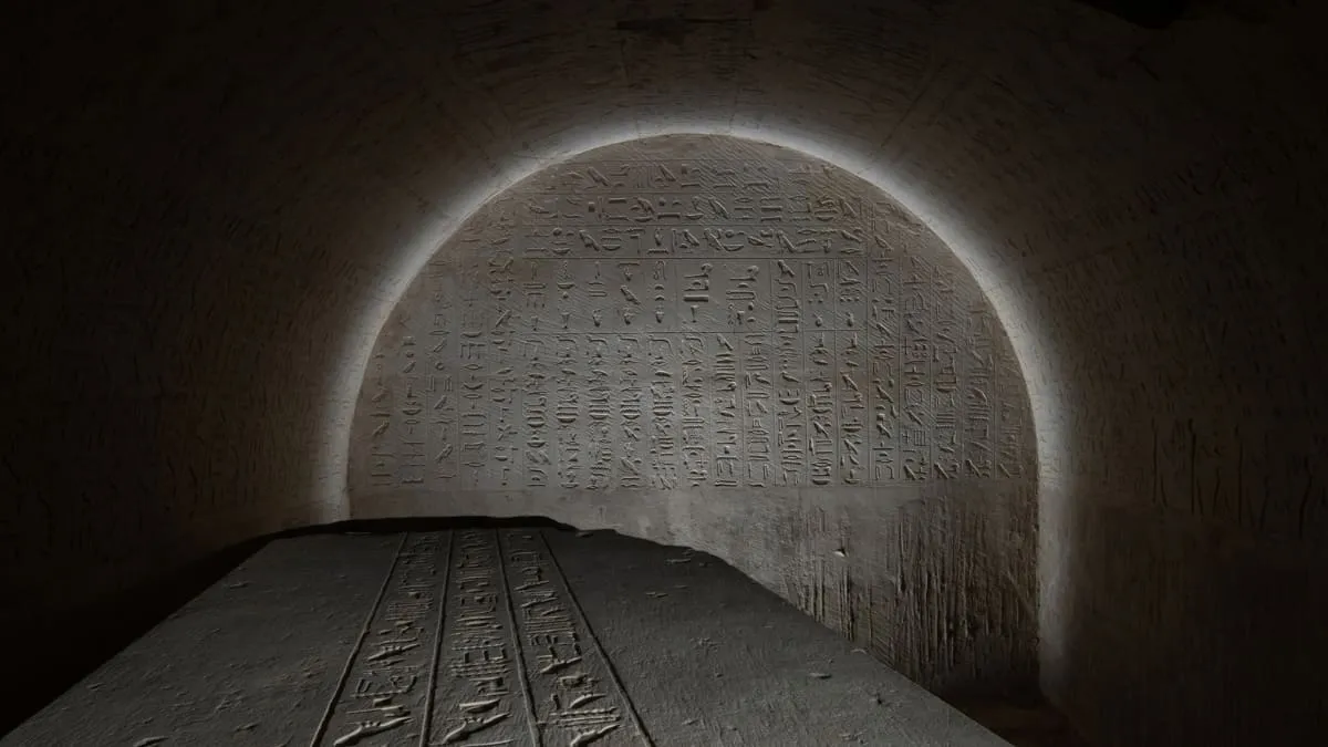 The southern wall of the burial chamber and the lid of Džehutiemhat's sarcophagus